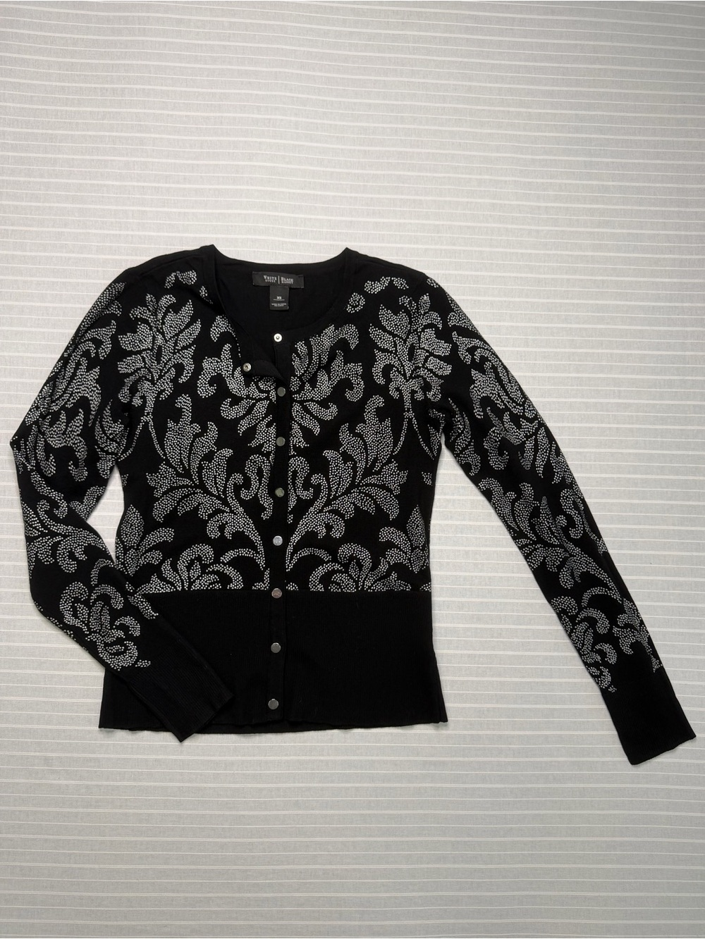 🖤 White House Black Market Black & Silver Damask Cardigan – XS 🖤